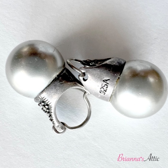 High quality British made sterling silver 925A and Pearl Earring - Picture 4 of 8